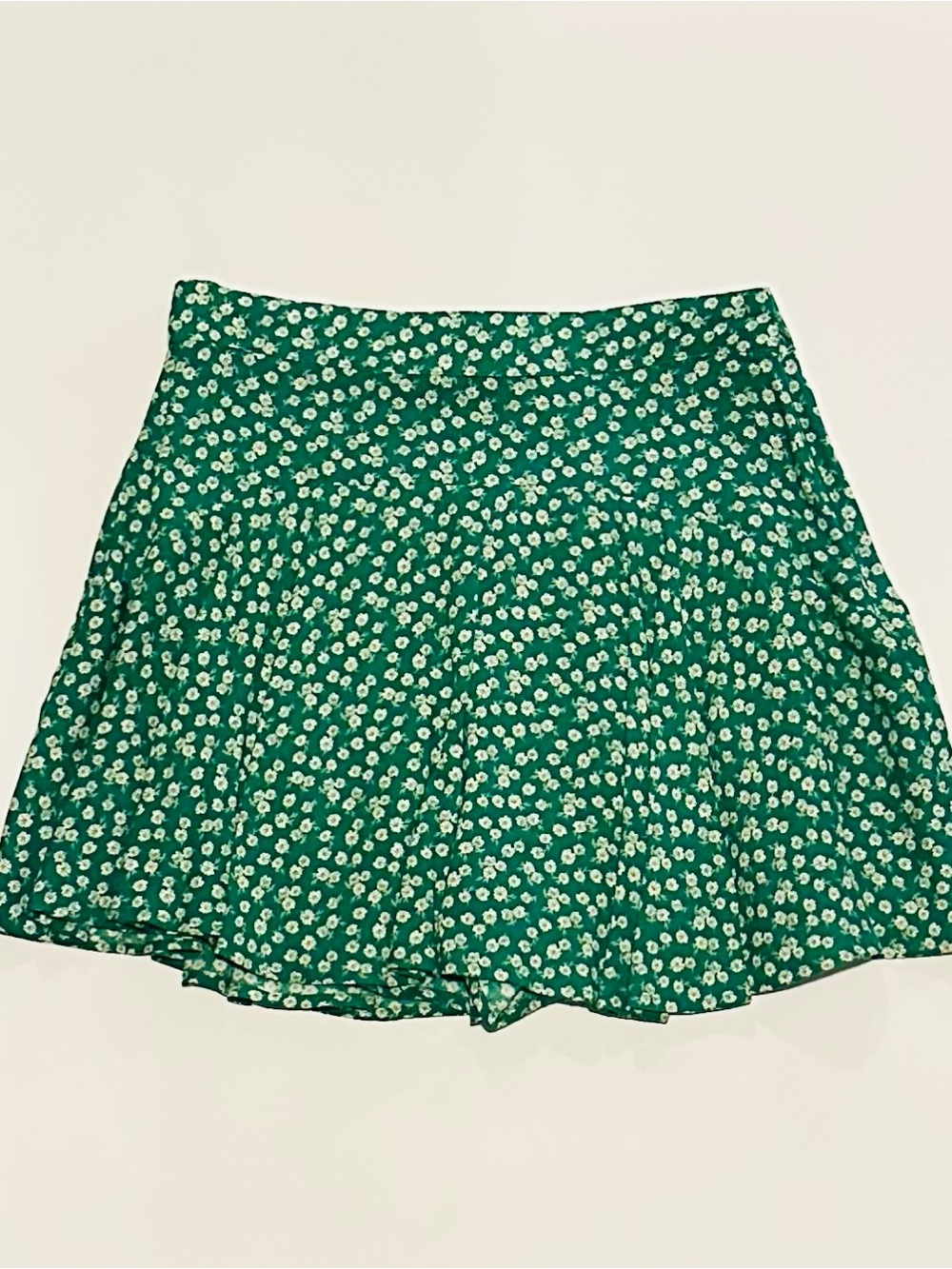 HOLLISTER Ultra High Rise Mini Skirt Size Small